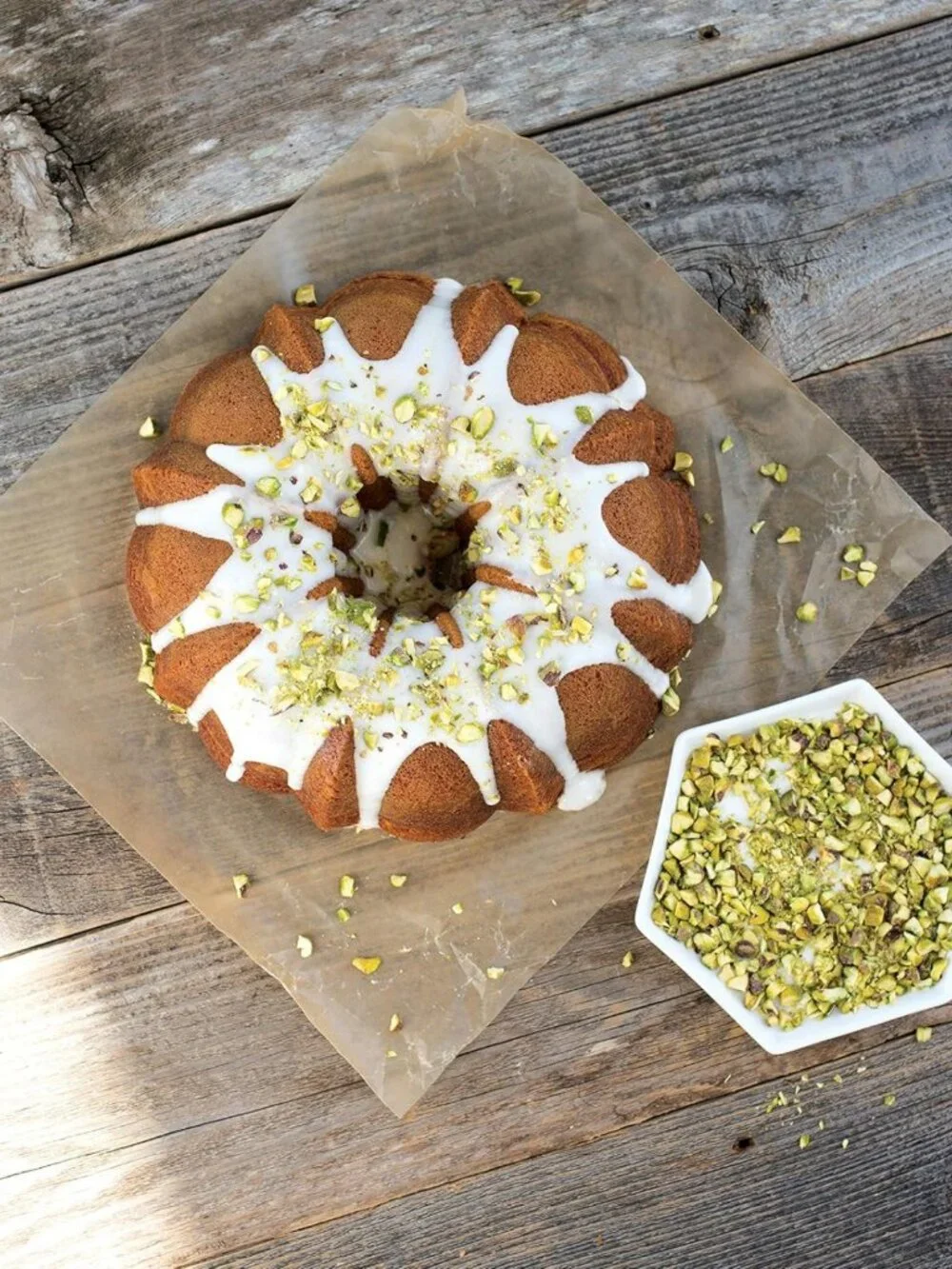 Classic 12-Cup Bundt Pan - Nonstick Bakeware for Perfect Cakes & Desserts